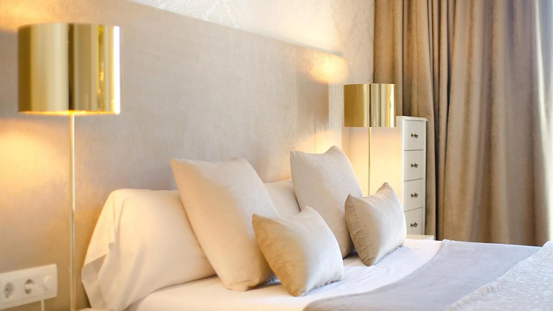 Three Bedroom Apartment In Gran De Gracia - You Stylish Apartments Barcelona